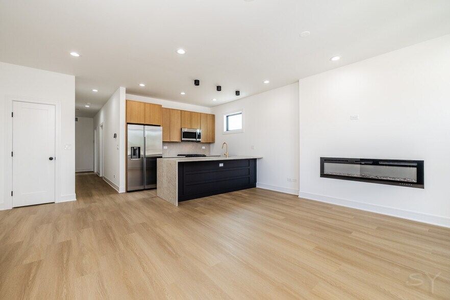 More Photos Of 3018 Polk st, Chicago Apartments For Sale