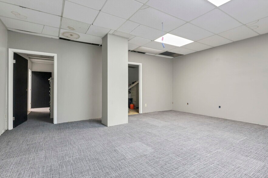 More Photos Of 2844 E River Rd, Dayton Office For Sale