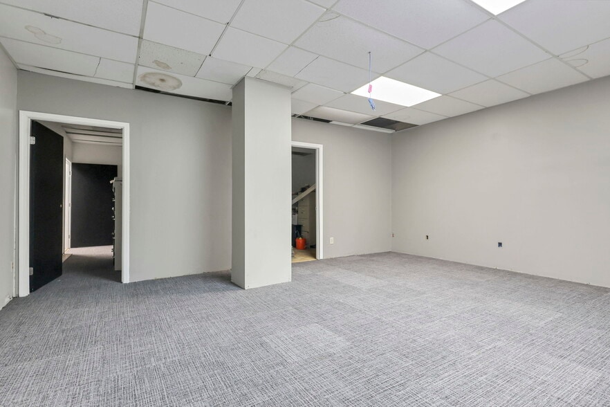 More Photos Of 2844 E River Rd, Dayton Office For Sale