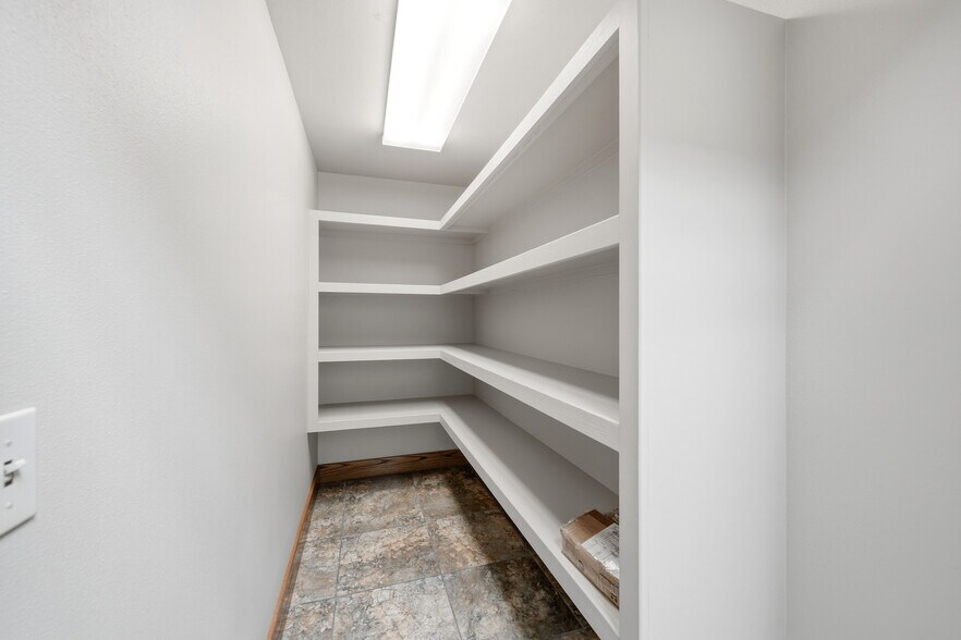 More Photos Of 4122 Hwy 90 Alt, Altair Light Distribution For Lease