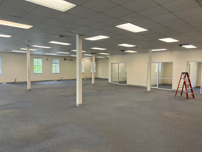 More Photos Of 550 Long Point Rd, Mount Pleasant Medical For Lease