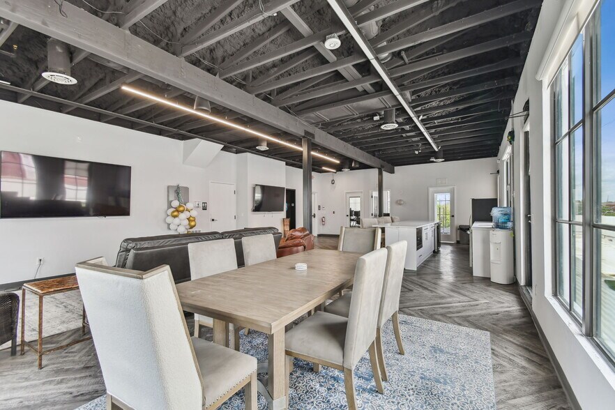 More Photos Of 1925 E 6th Ave, Tampa Office For Sale