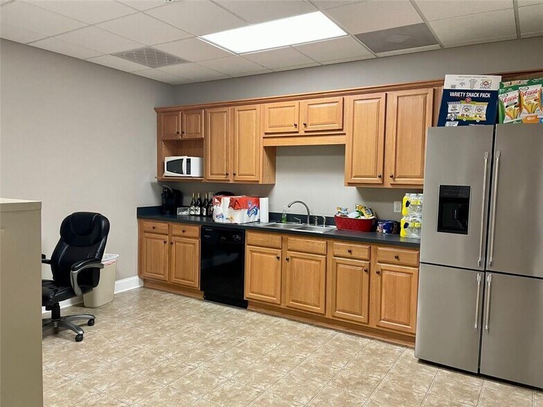 More Photos Of 4913 Summer Oak Dr, Buford Light Manufacturing For Lease