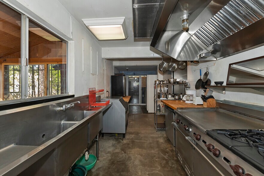 More Photos Of 39167 Rim of the world Dr, Fawnskin Restaurant For Sale