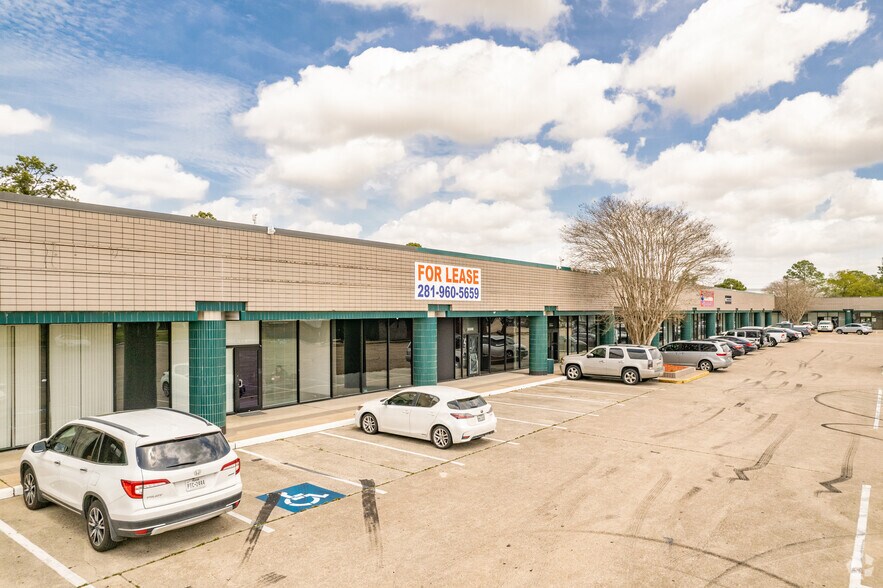 More Photos Of 12501-12607 Gulf Fwy, Houston Unknown For Lease