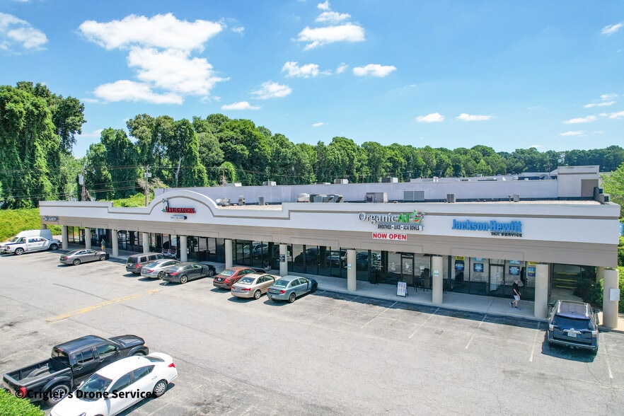 More Photos Of 3716-3728 Battleground Ave, Greensboro Unknown For Lease