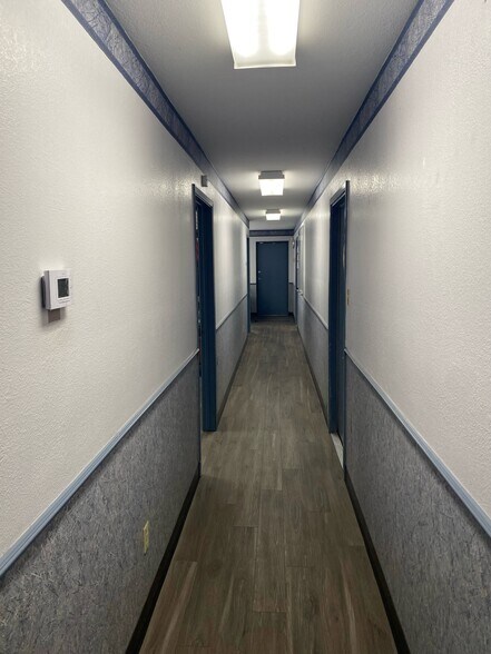 More Photos Of 104 N Arthur St, McGregor Warehouse For Lease