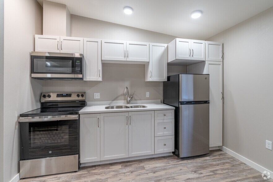 More Photos Of 2320 NW Lakeside Pl, Bend Multifamily For Sale