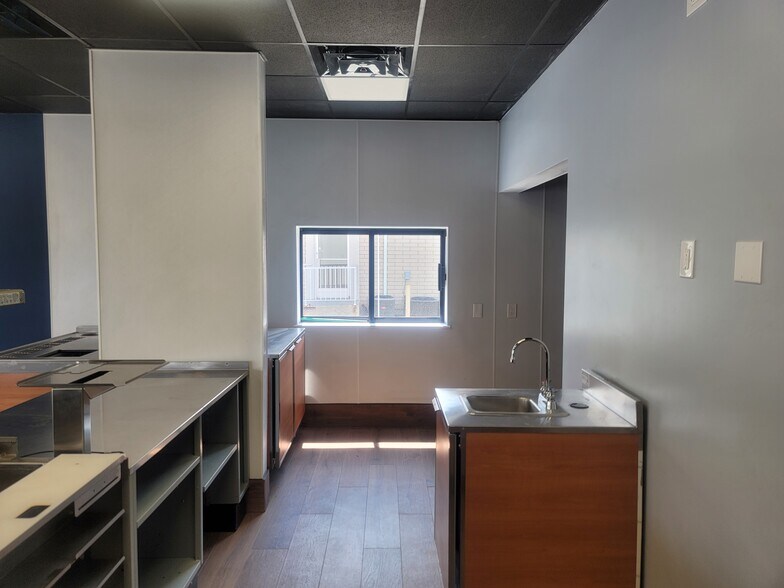 More Photos Of 46-48 E State Rd, Pleasant Grove Fast Food For Lease