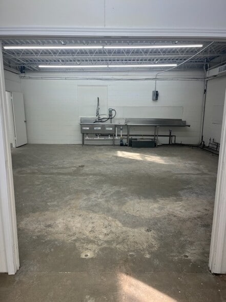 More Photos Of 1237 Strickland Rd, Roswell Light Distribution For Lease