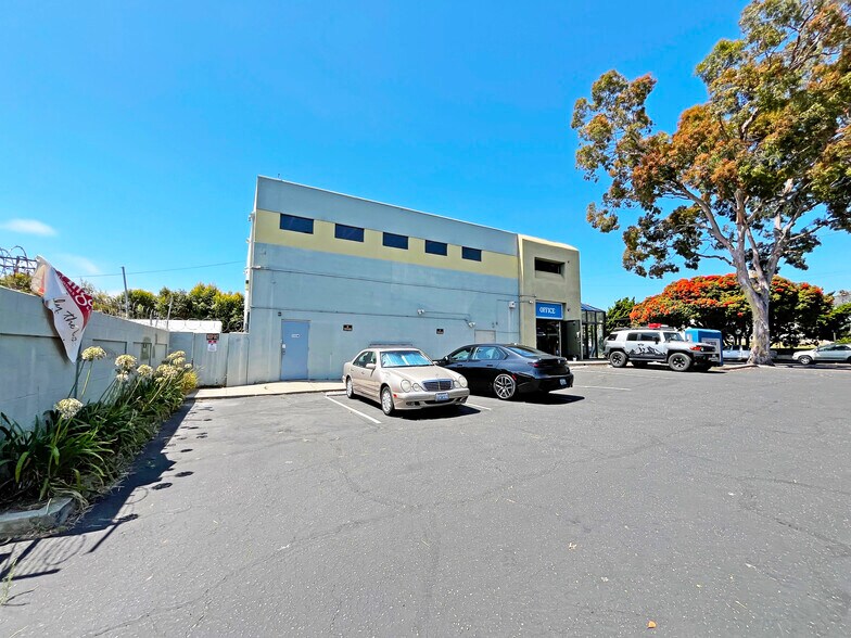 More Photos Of 1450 E Thompson Blvd, Ventura Freestanding For Lease