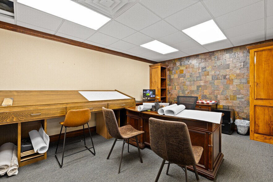 More Photos Of 3698 E Marshall Ave, Longview Warehouse For Lease