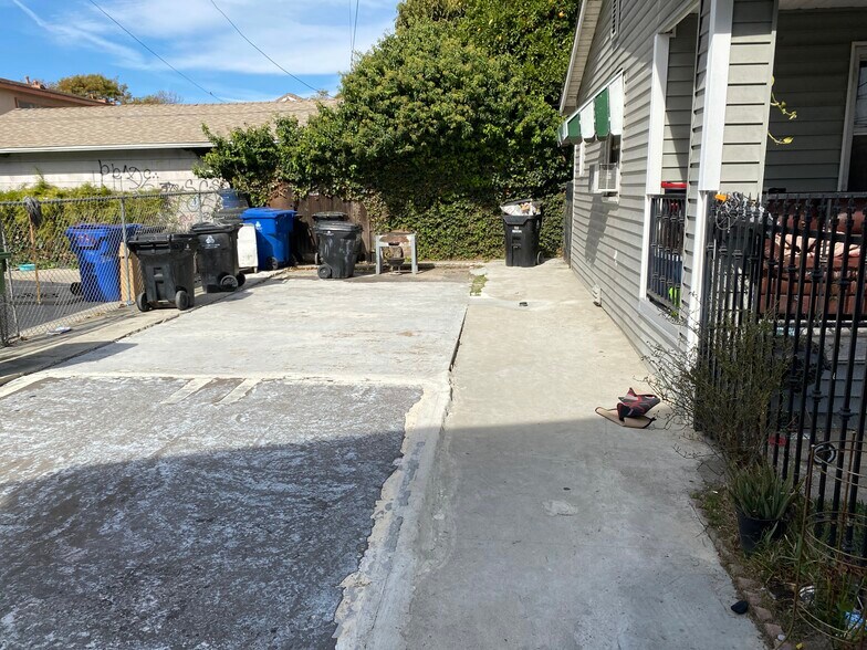 More Photos Of 239 W 43rd St, Los Angeles Apartments For Sale