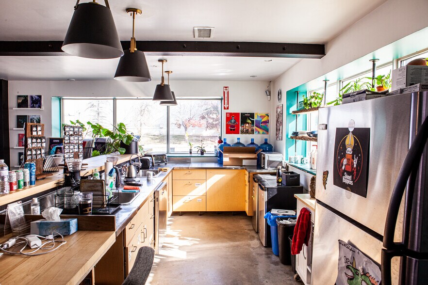 More Photos Of 4 Carlaw Ave, Toronto Warehouse For Lease