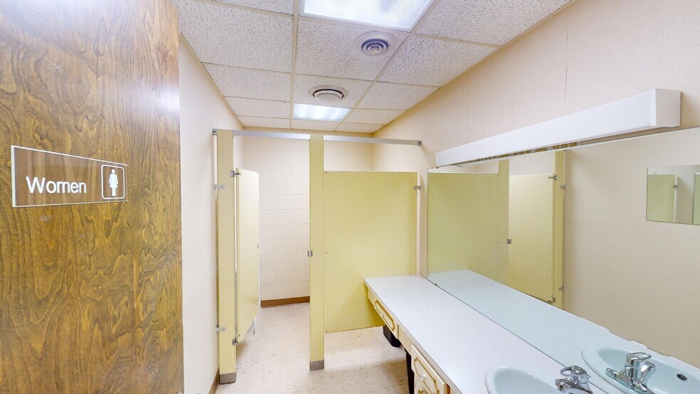 More Photos Of 2602 N Morgan St, Decatur Office For Sale