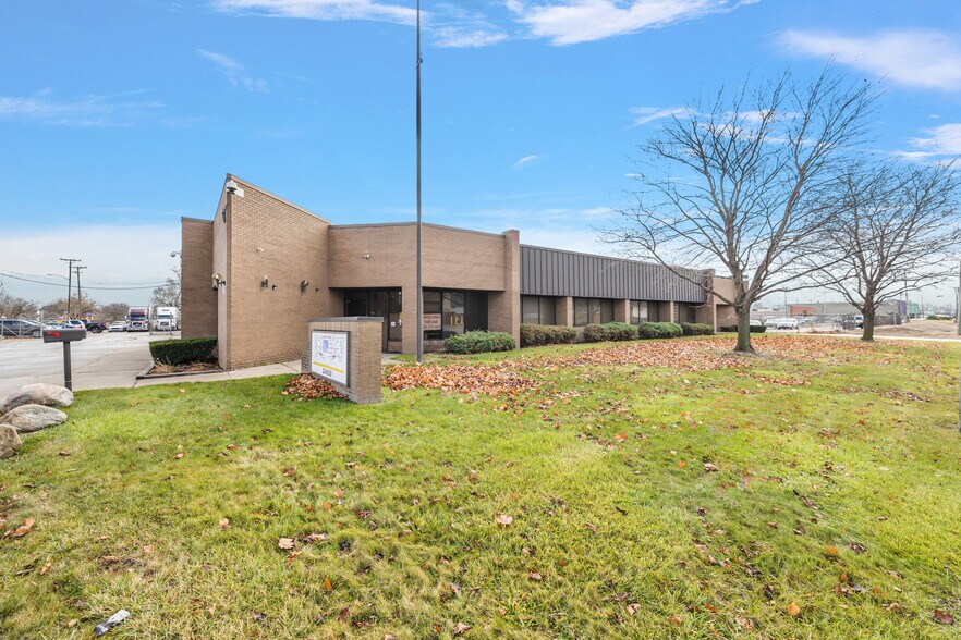 More Photos Of 24650 Sherwood Ave, Center Line Industrial For Sale