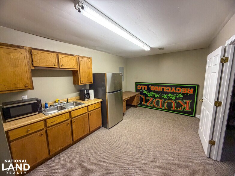 More Photos Of SR-5 S, Marion General Retail For Sale