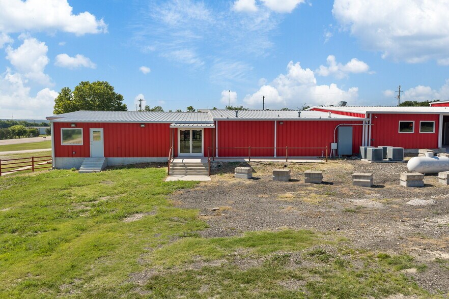 More Photos Of 4159 Highway 6, Clifton Showroom For Sale