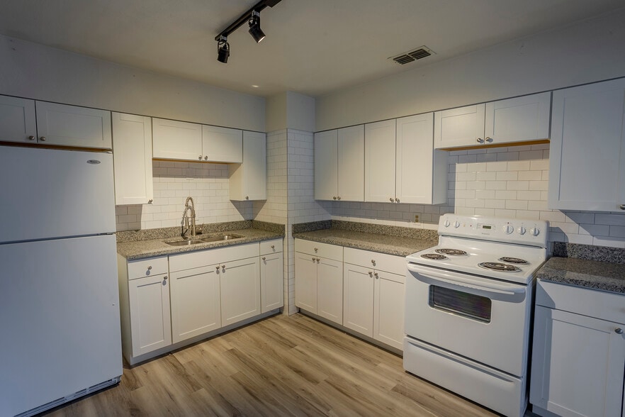More Photos Of 1102 Sunset Point Rd, Clearwater Apartments For Sale