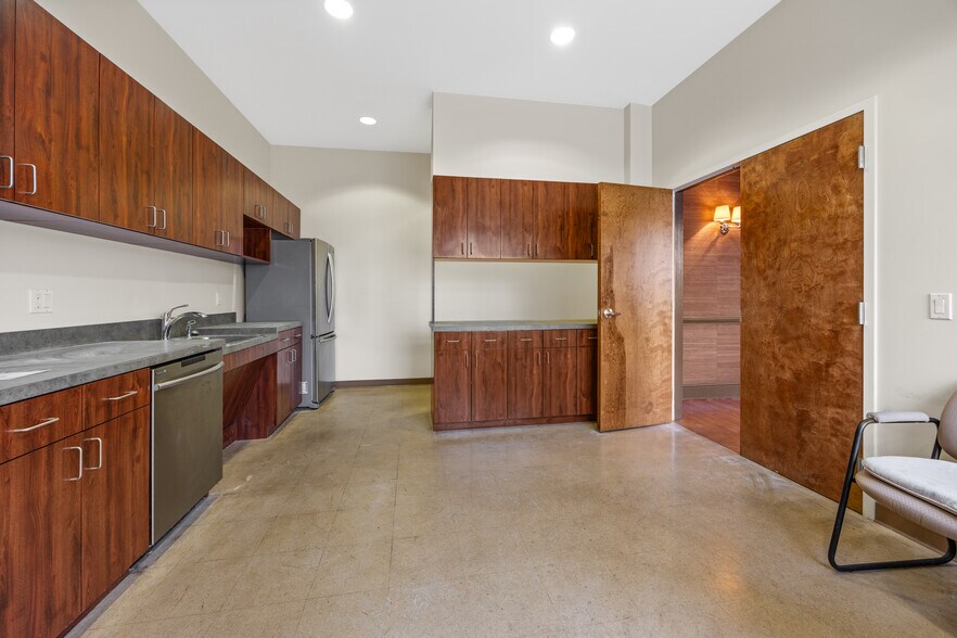 More Photos Of 76 Tokeneke Rd, Darien Office For Lease