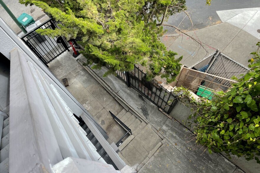 More Photos Of 1000 E 33rd St, Oakland Apartments For Sale