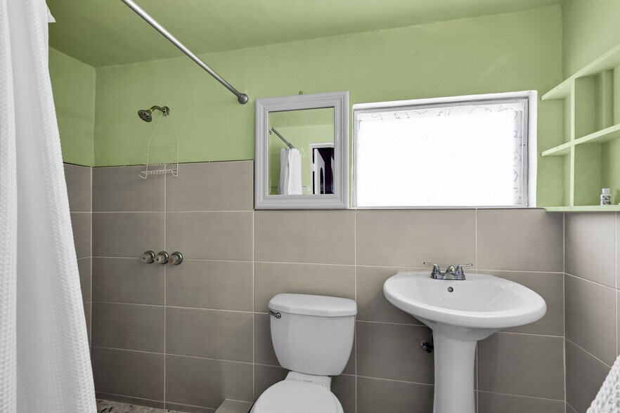More Photos Of 243 61st St, Marathon Hotel For Sale