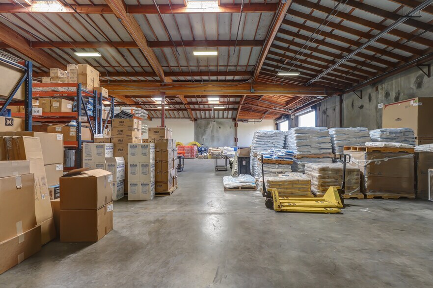 More Photos Of 210 Classic Ct, Rohnert Park Warehouse For Lease