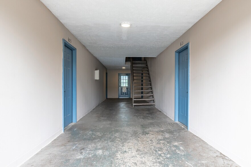 More Photos Of 703 Blue Sky Dr, Maryville Apartments For Sale