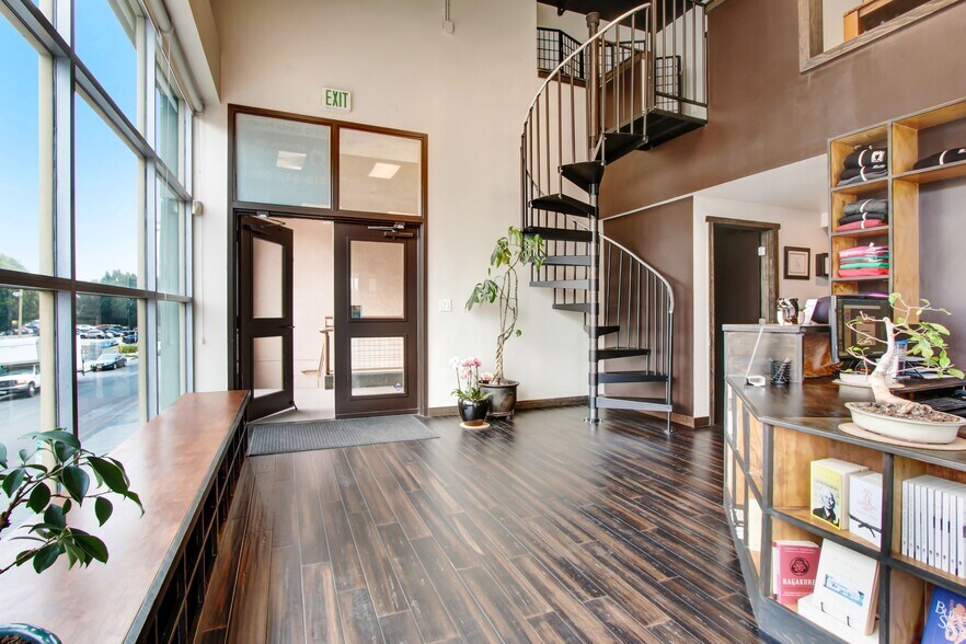 More Photos Of 11500-11518 Santa Monica Blvd, Los Angeles Office For Sale