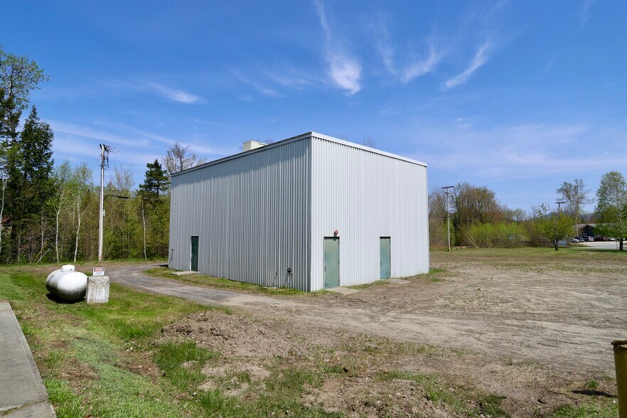 More Photos Of 1227 Industrial Pky, Saint Johnsbury Industrial For Lease