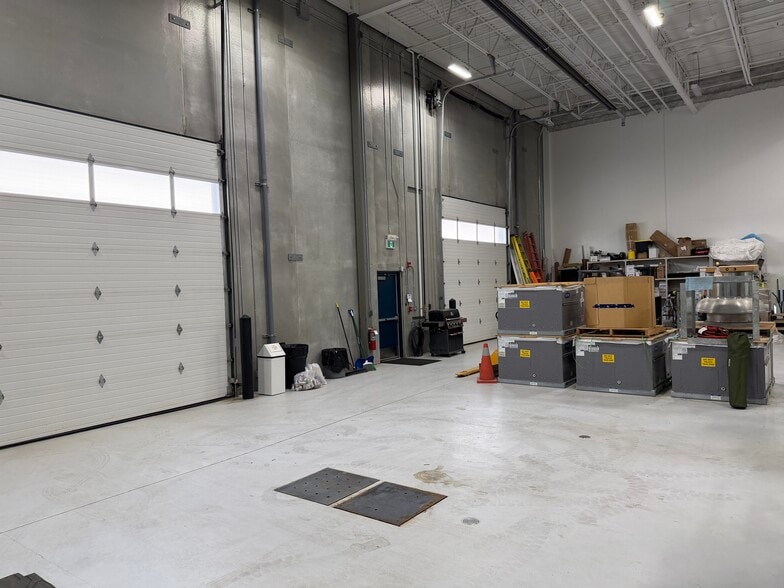 More Photos Of 10645 74th St SE, Calgary Flex For Lease