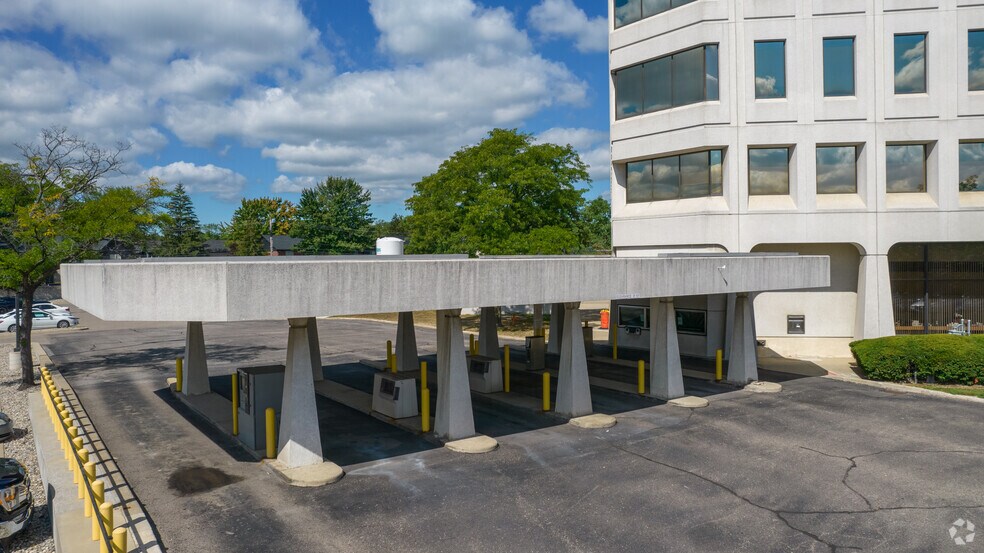 More Photos Of 29201 Telegraph Rd, Southfield Medical For Lease