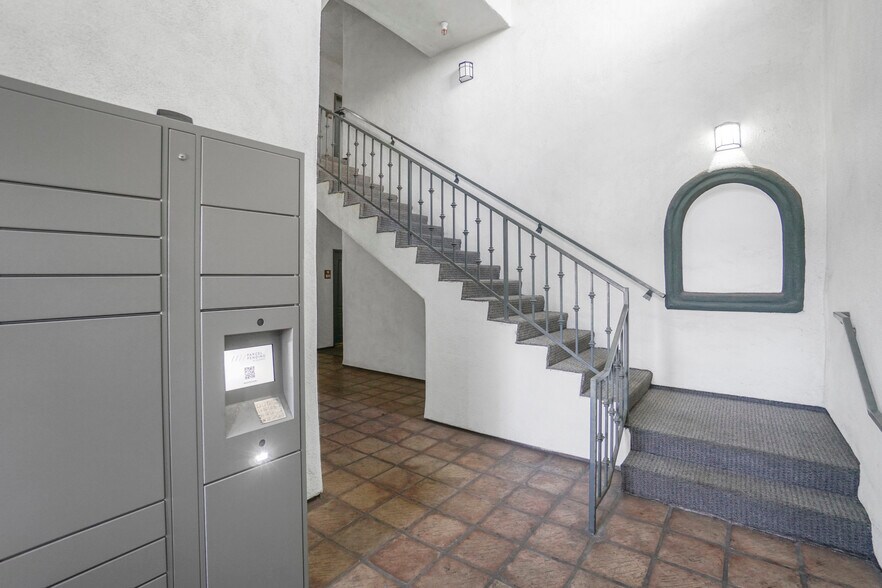 More Photos Of 6925 Kittyhawk Ave, Los Angeles Apartments For Sale