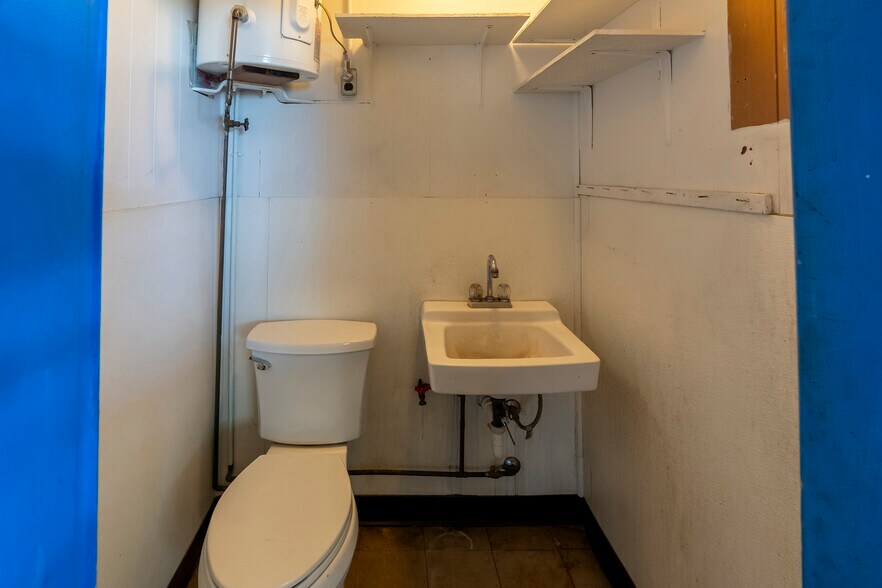 More Photos Of 300 S Illinois Ave, Carbondale Storefront Retail Office For Sale