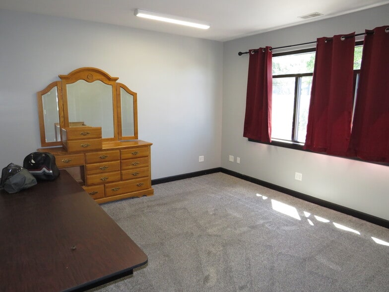 More Photos Of 403 S Main St, Wilmington Freestanding For Sale