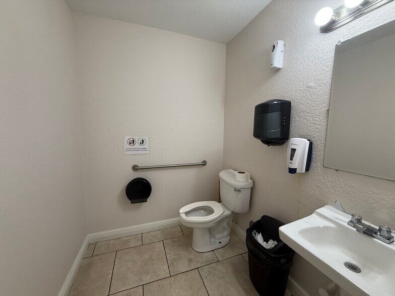 More Photos Of 9611 SW 40th St, Miami Medical For Sale