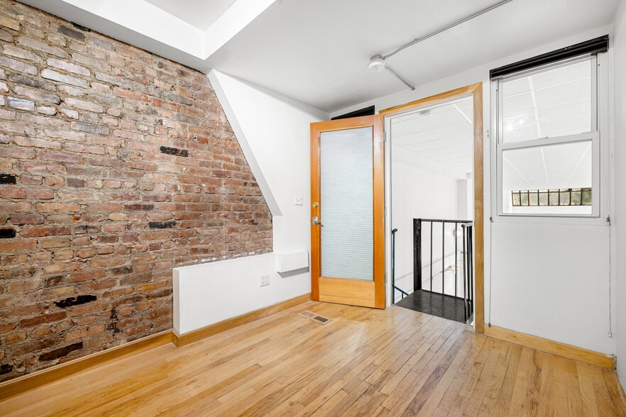 More Photos Of 424 W 49th St, New York Apartments For Sale