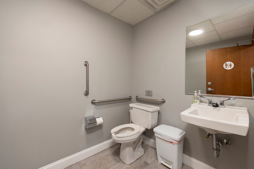 More Photos Of 6631 Main St, Buffalo Medical For Lease