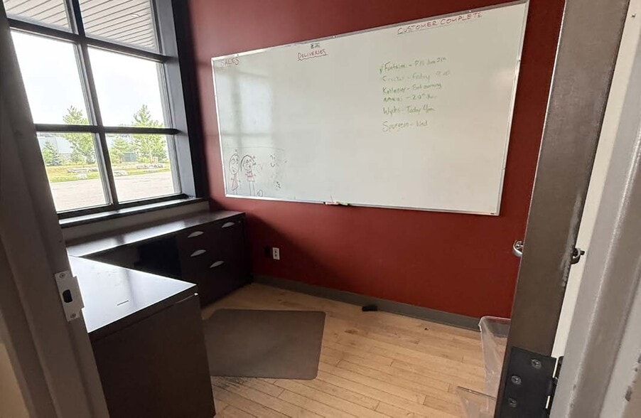 More Photos Of 310 Holiday Inn Dr, Cambridge Auto Dealership For Sale