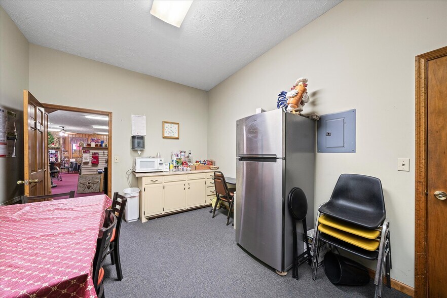 More Photos Of 78 Chestnut Hill Rd, Crossville Freestanding For Sale