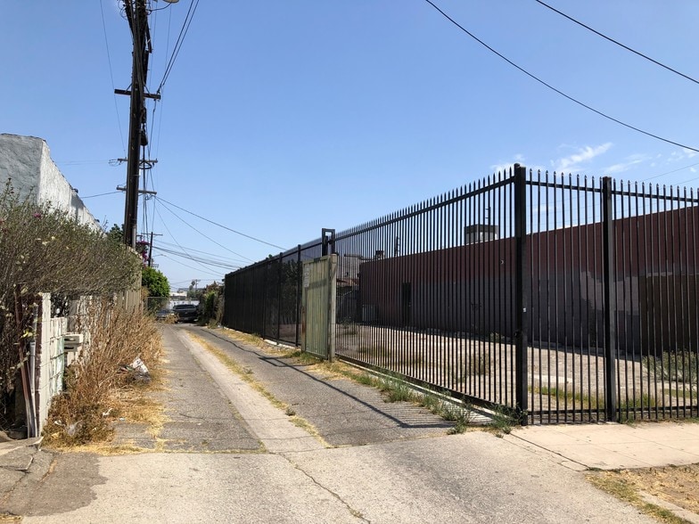 More Photos Of 3605 E 8th St, Los Angeles Distribution For Sale