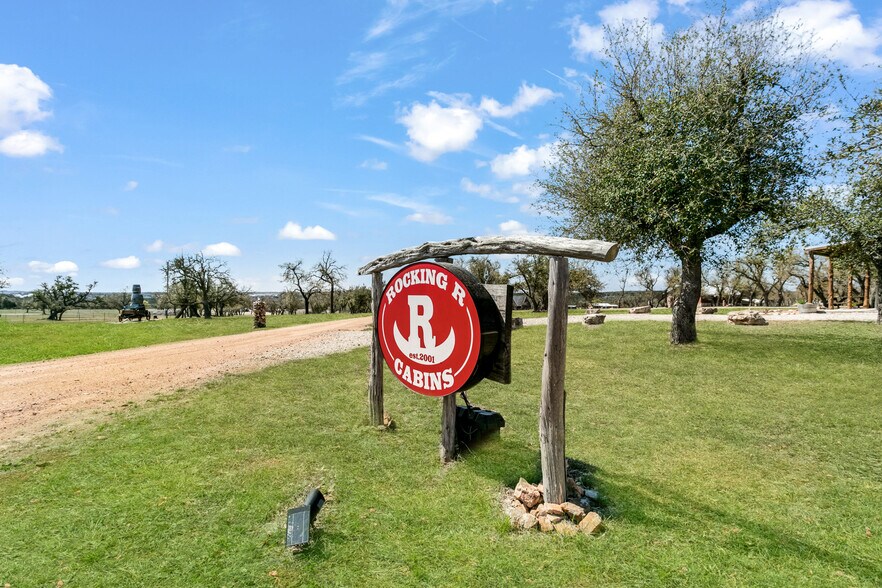 More Photos Of 100 Five Star Trl, Fredericksburg Hotel For Sale