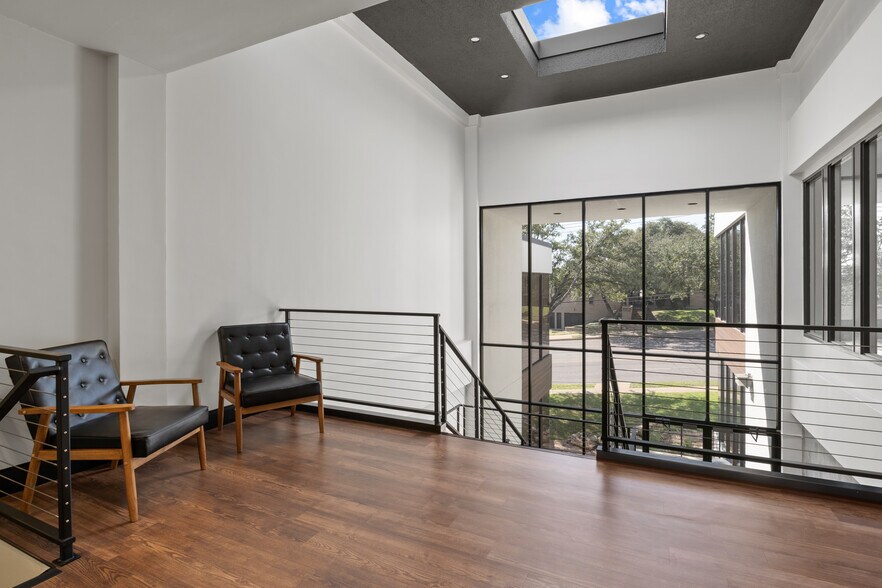 More Photos Of 3509 Hulen St, Fort Worth Office For Lease