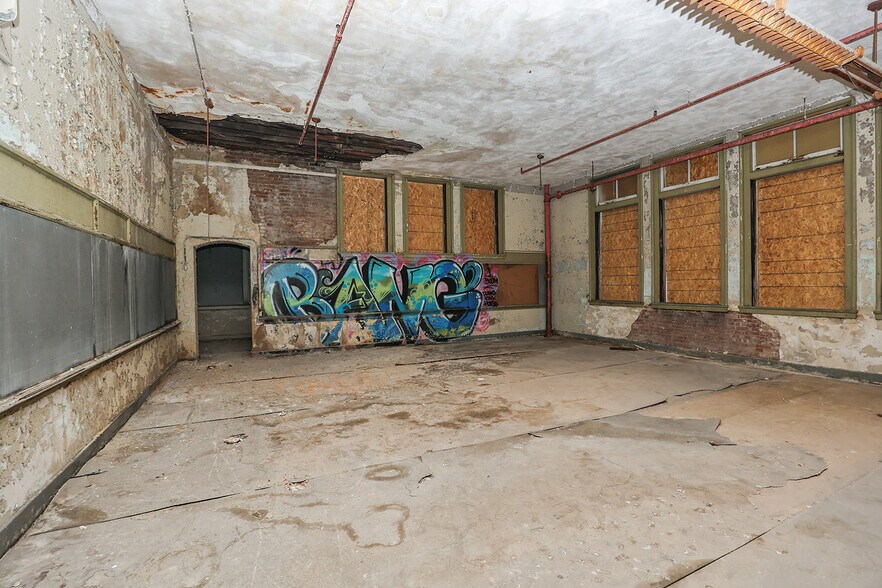 More Photos Of 4224 Fair Ave, Saint Louis Flex For Sale