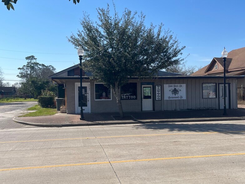 More Photos Of 2481-2489 Calder St, Beaumont General Retail For Sale