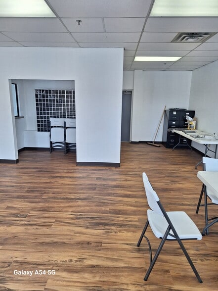 More Photos Of 5211 Oster Rd, Sheffield Village Truck Terminal For Lease
