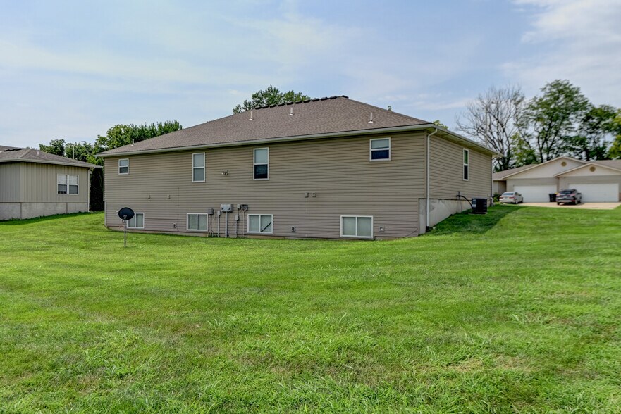 More Photos Of 4880-5015 Queen Ridge Ave, Kansas City Apartments For Sale