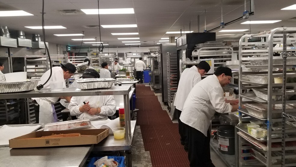 More Photos Of 2590 Park Ave, Bronx Manufacturing For Lease