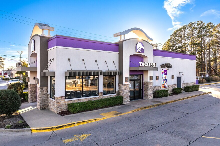 More Photos Of 8108 Geyer Springs Rd, Little Rock Freestanding For Sale