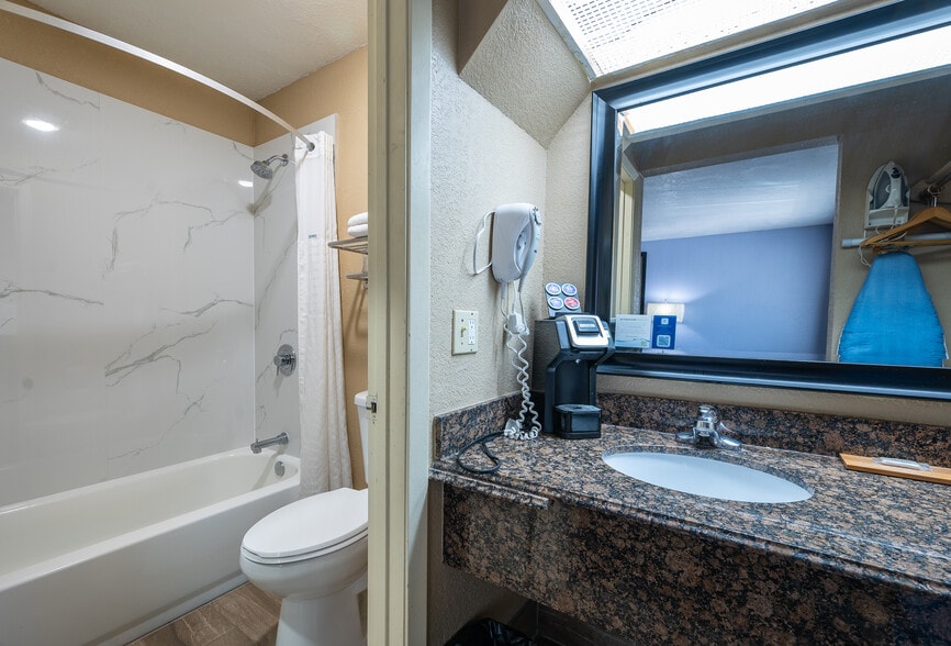 More Photos Of 11217 Ih 37, Corpus Christi Hotel For Sale